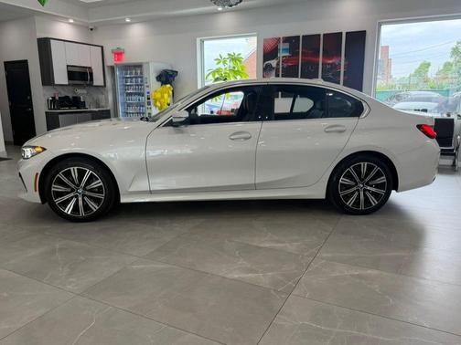 Mineral White Metallic 2025 BMW 330 xDrive