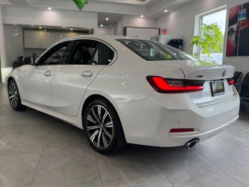 Mineral White Metallic 2025 BMW 330 xDrive