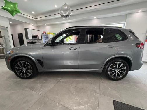 Skyscraper Grey Metallic 2026 BMW X5 xDrive40i