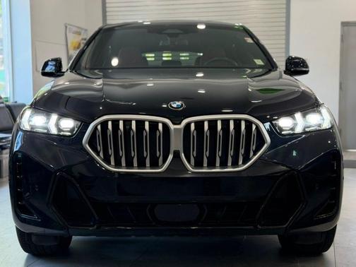 Carbon Black Metallic 2026 BMW X6 xDrive40i