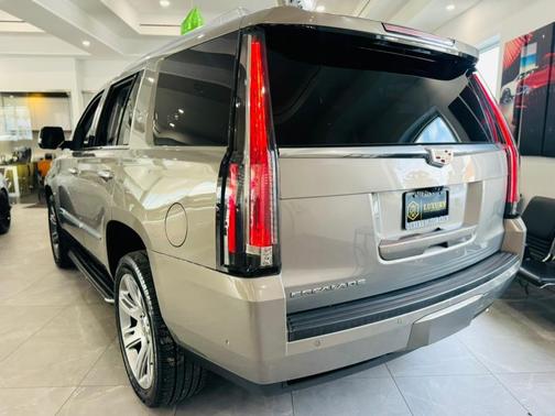2017 Cadillac Escalade Luxury
