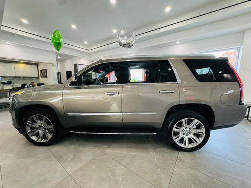 2017 Cadillac Escalade Luxury