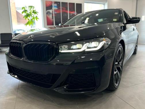 Black Sapphire Metallic 2023 BMW 530 i