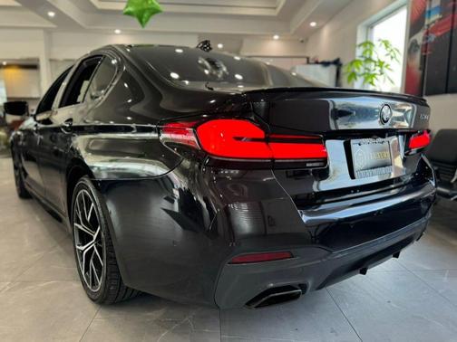 Black Sapphire Metallic 2023 BMW 530 i
