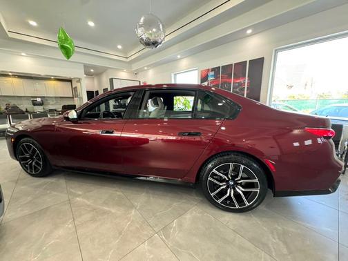 2023 BMW 760 i xDrive