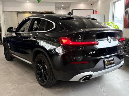 2024 BMW X4 xDrive30i