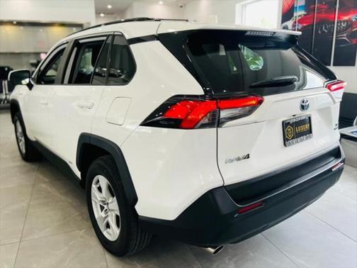 2020 Toyota RAV4 Hybrid XLE