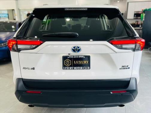 2020 Toyota RAV4 Hybrid XLE