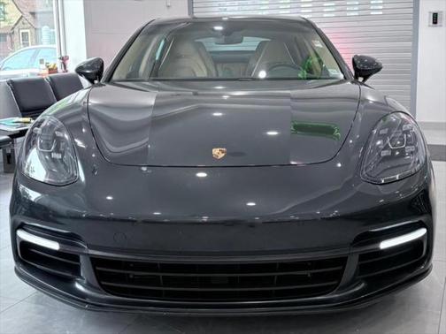 2017 Porsche Panamera 4
