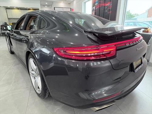 2017 Porsche Panamera 4