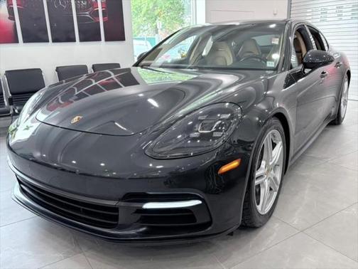2017 Porsche Panamera 4