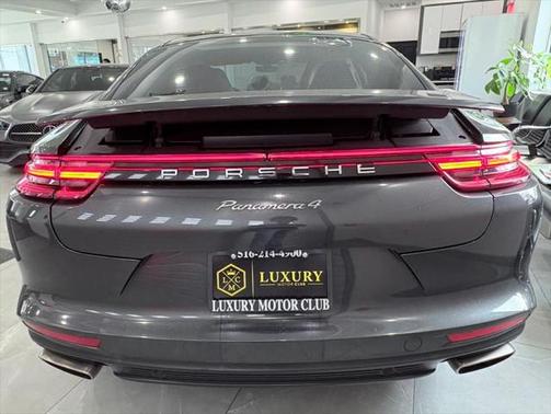 2017 Porsche Panamera 4