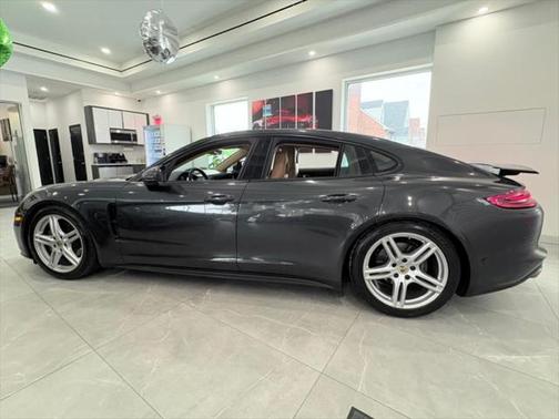 2017 Porsche Panamera 4