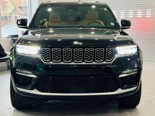2022 Jeep Grand Cherokee Summit