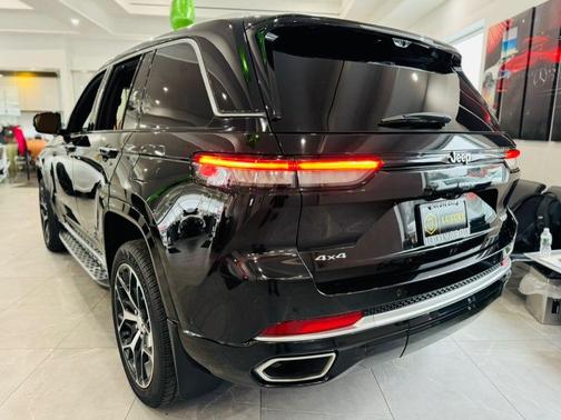 2022 Jeep Grand Cherokee Summit