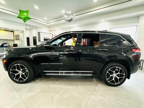 2022 Jeep Grand Cherokee Summit