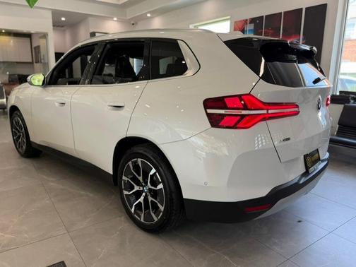 Mineral White Metallic 2025 BMW X3 30 xDrive