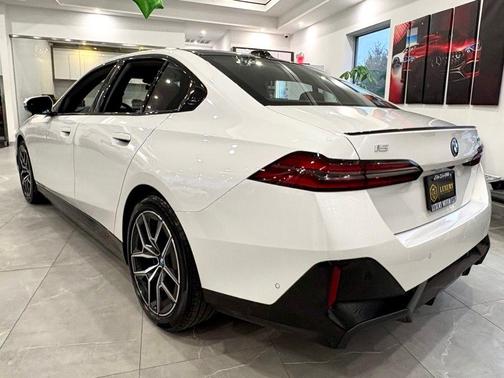 2025 BMW i5 xDrive40