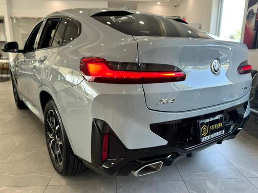 2025 BMW X4 xDrive30i