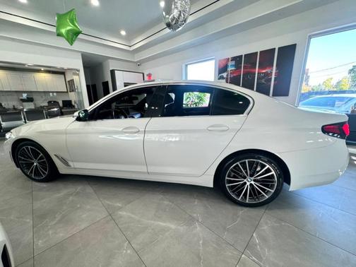 2022 BMW 530 i