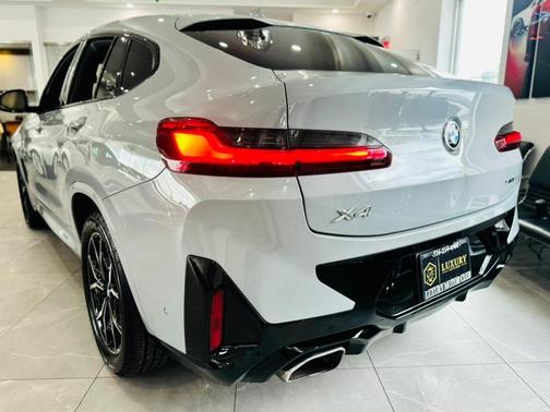 2024 BMW X4 xDrive30i