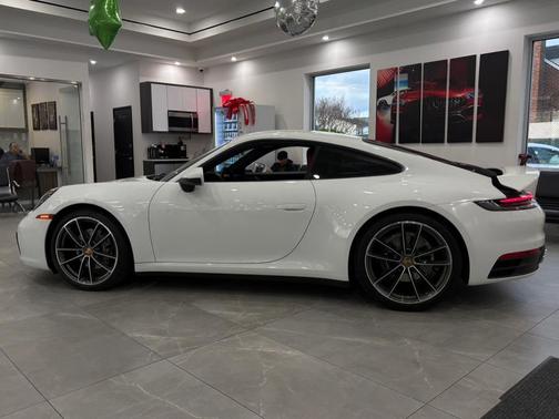 2021 Porsche 911 Carrera 4