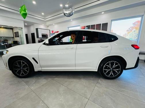 2023 BMW X4 xDrive30i