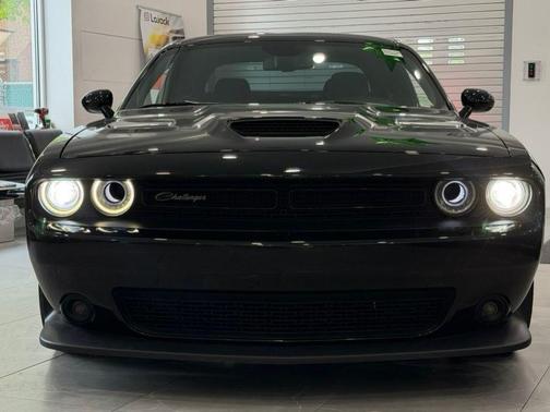 Pitch Black Clearcoat 2022 Dodge Challenger R/T Scat Pack