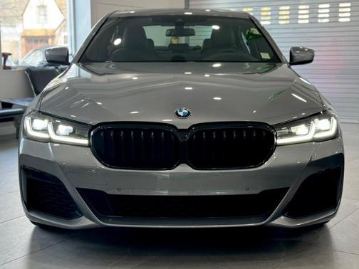 Skyscraper Gray Metallic 2023 BMW 540 i xDrive