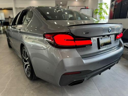 Skyscraper Gray Metallic 2023 BMW 540 i xDrive