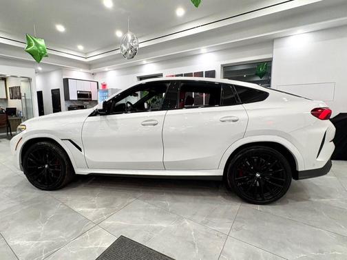 2021 BMW X6 M50i