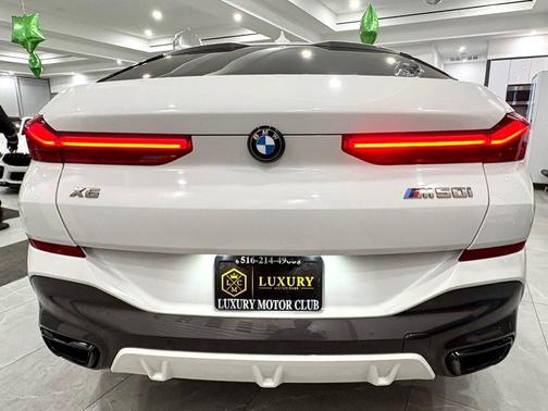 2021 BMW X6 M50i