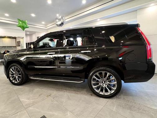 2020 Cadillac Escalade Luxury