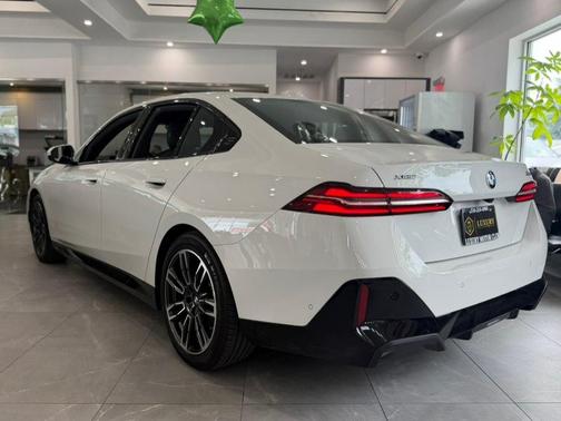 Alpine White 2026 BMW 530 xDrive