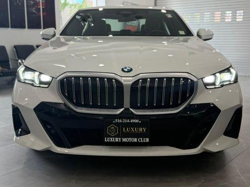Alpine White 2026 BMW 530 xDrive