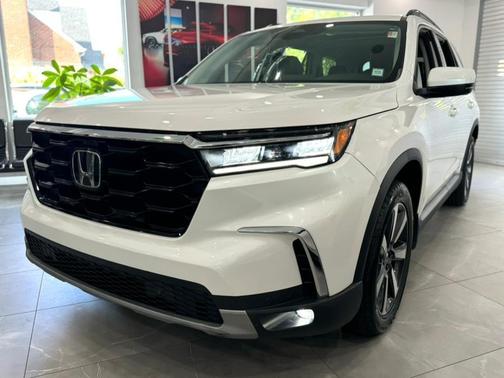 2025 Honda Pilot Touring 8-Passenger