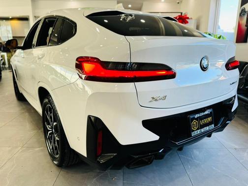 2023 BMW X4 xDrive30i