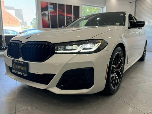 Alpine White 2022 BMW 540 i xDrive