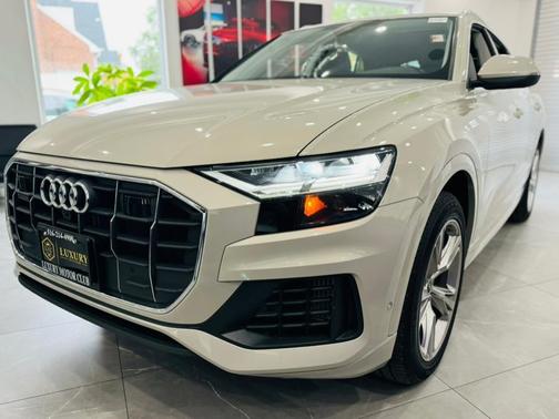 2022 Audi Q8 55 Premium Plus