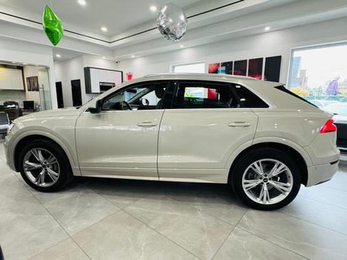 2022 Audi Q8 55 Premium Plus