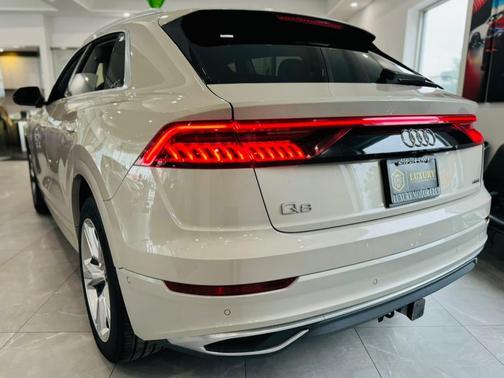 2022 Audi Q8 55 Premium Plus