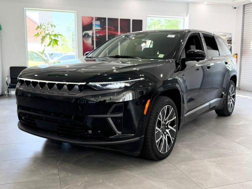 Diamond Black Crystal Pearlcoat 2025 Jeep Wagoneer S Limited