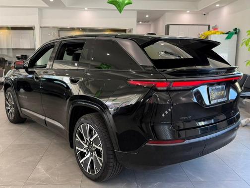 Diamond Black Crystal Pearlcoat 2025 Jeep Wagoneer S Limited