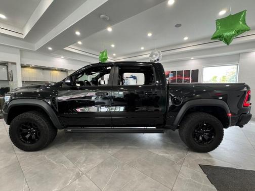Diamond Black Crystal Pearlcoat 2022 RAM 1500 TRX