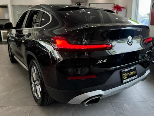 2024 BMW X4 xDrive30i