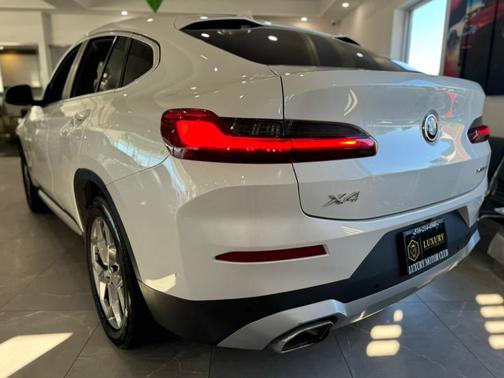 2024 BMW X4 xDrive30i