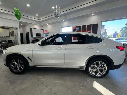 2024 BMW X4 xDrive30i