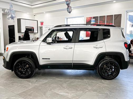 Photo 4 of 20 of 2019 Jeep Renegade Altitude