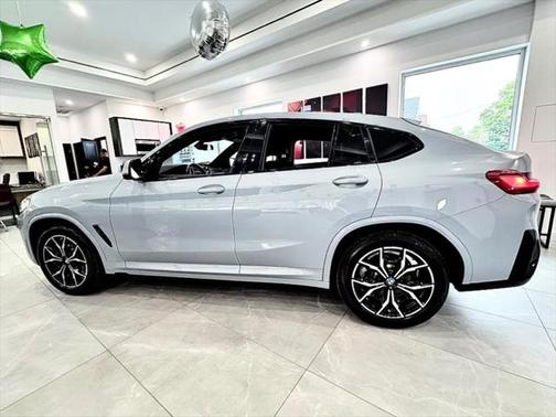 2022 BMW X4 xDrive30i