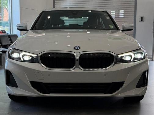 Mineral White Metallic 2025 BMW 330 330i Sedan